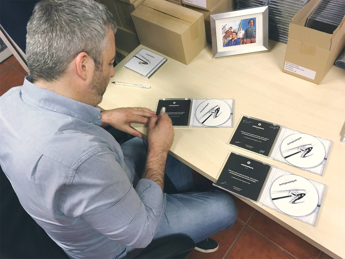 Urbanature: Francisco Cardoso signs the limited edition CD